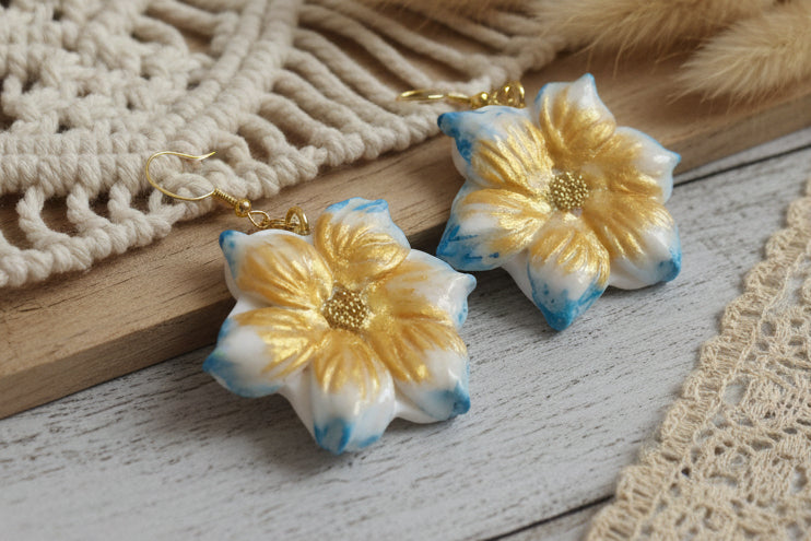 boucles d'oreilles artisanales. Façonnées à la main en argile polymère, elles incarnent l'élégance contemporaine et le savoir-faire artisanal français.