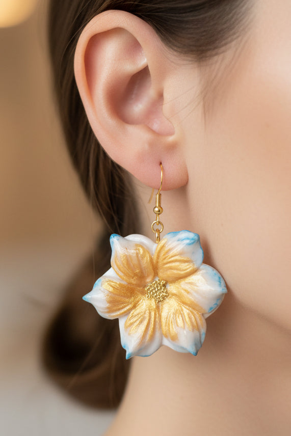 boucles d'oreilles artisanales. Façonnées à la main en argile polymère, elles incarnent l'élégance contemporaine et le savoir-faire artisanal français.