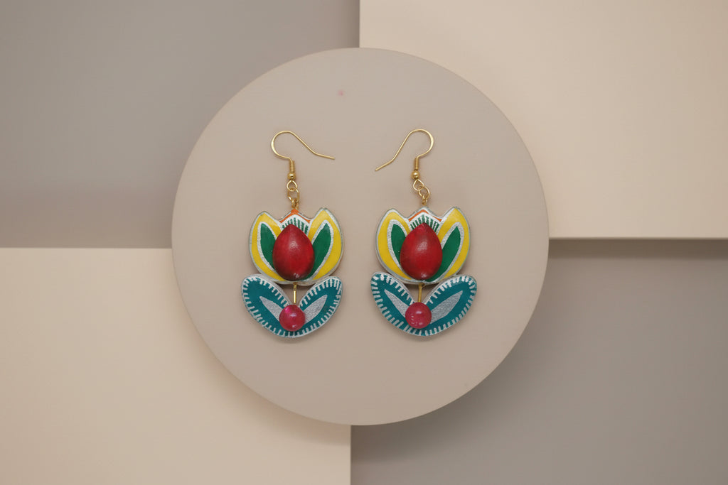 Boucles d'Oreilles Folkloriques en argile Peinte à la Main – Motif Floral Jaune et Vert