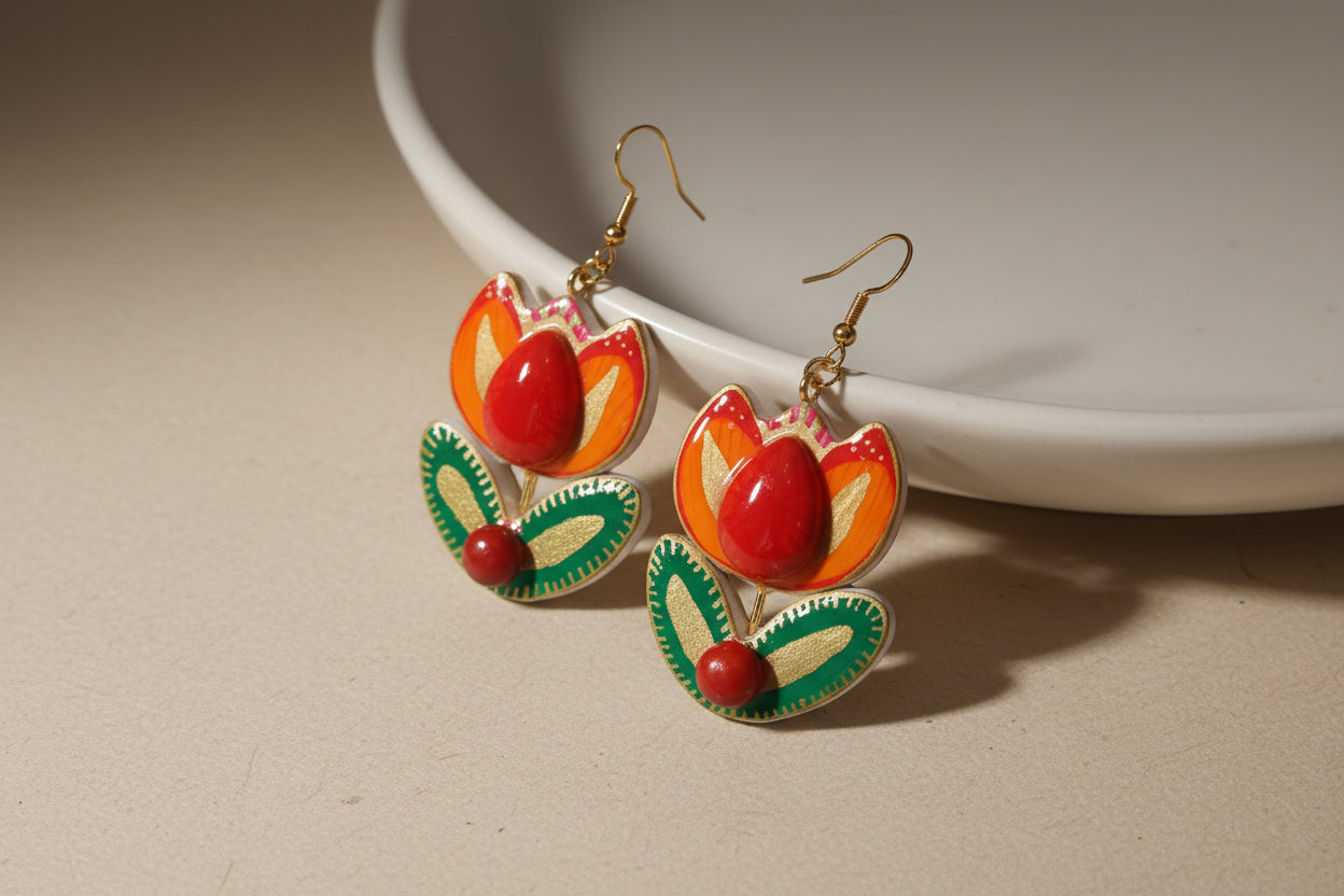 Boucles d'Oreilles Folkloriques en argile Peinte à la Main – Motif Floral orange et Vert
