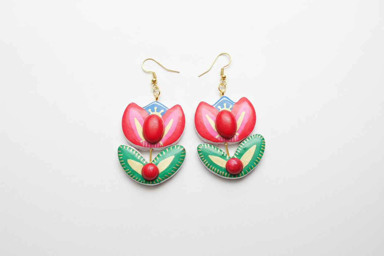 Boucles d'Oreilles Folkloriques en argile Peinte à la Main – Motif Floral rouge et Vert