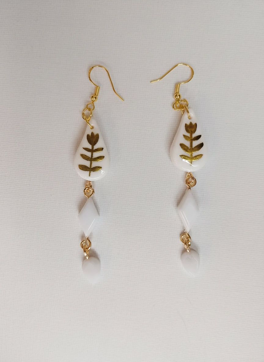 Boucles doreilles en acier inoxydable baroque chic tendance blanc et or