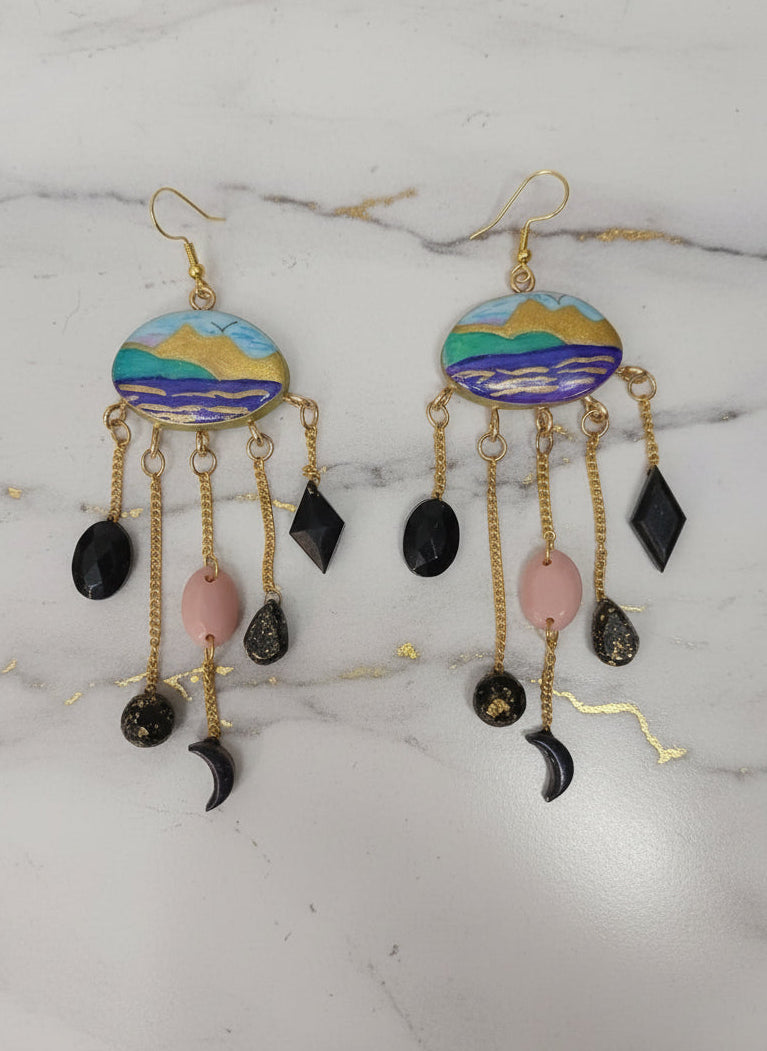 Boucles d'Oreilles Art Bohème Chic : Paysage Montagneux Peint à la Main - undefined
