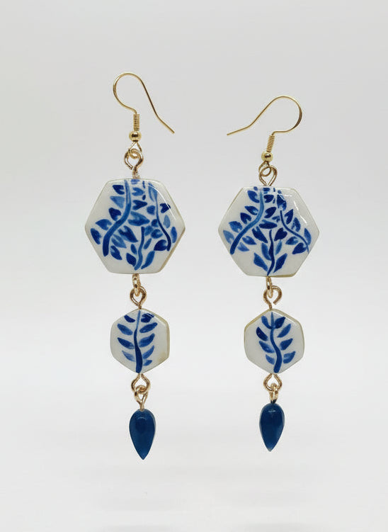 Boucles d'oreilles Pendantes style Vintage Hexagonale | argile, résine bleu et blanc - undefined