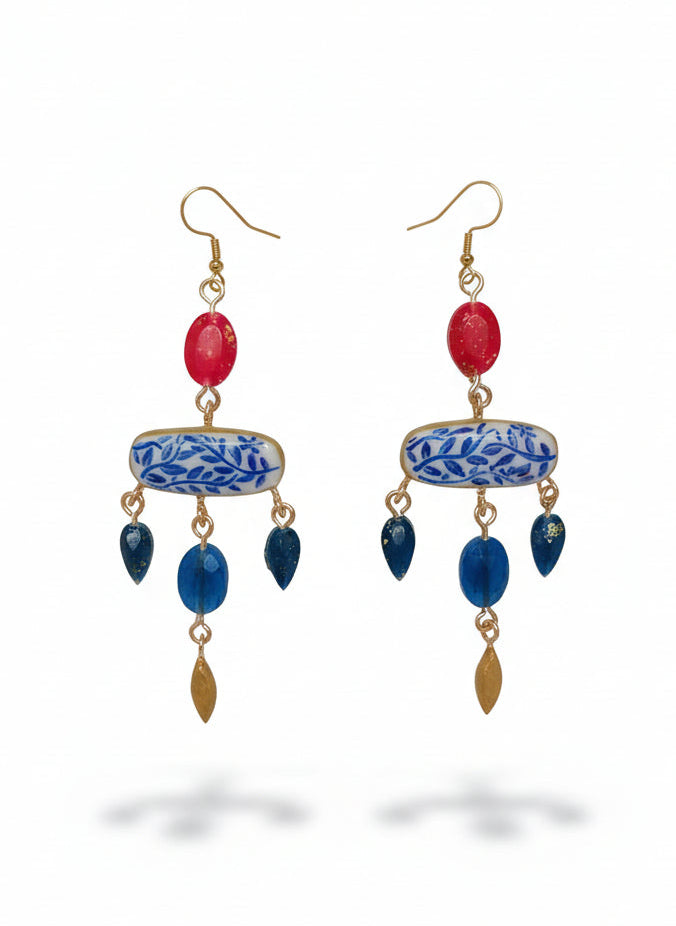 Boucles d'Oreilles Chic & Bohème en Acier Inoxydable Doré, Argile Émaillée Bleu et Résine Rouge - Modèle Pampilles Artisanales - Talis & co