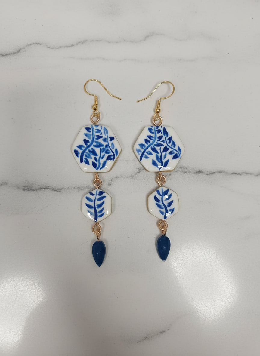 Boucles d'oreilles Pendantes style Vintage Hexagonale | argile, résine bleu et blanc - undefined