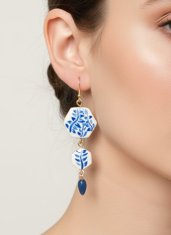 Boucles d'oreilles Pendantes style Vintage Hexagonale | argile, résine bleu et blanc - undefined