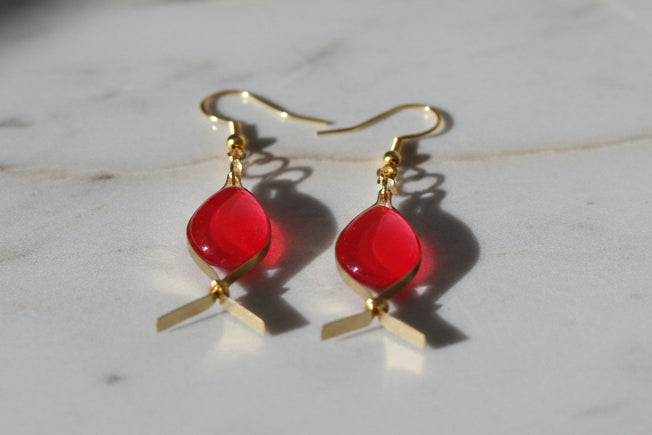 Boucles d'oreilles poisson perle en resine laiton et acier inoxydable