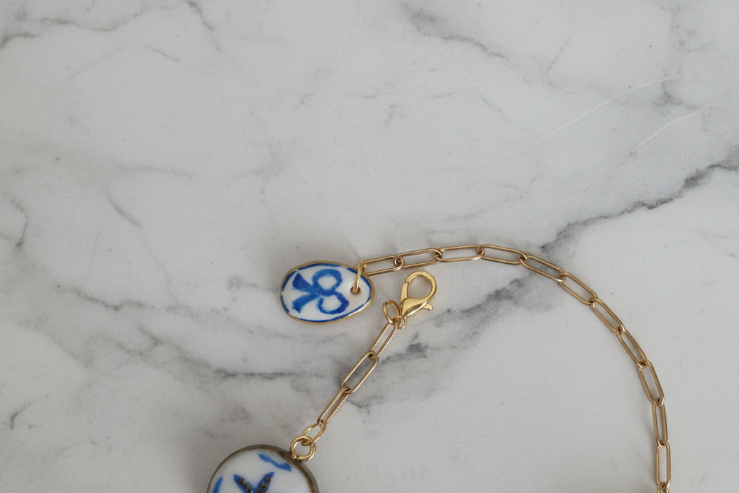 Bracelet "Odyssée Bleue" – Médaillons en Argile Polymère Peints à la Main