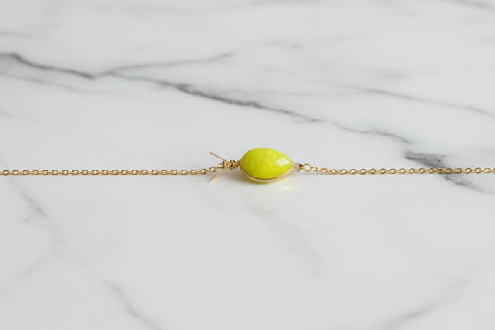Bracelet Fin Colorée – Laiton, perle en résine & Acier Inoxydable - Talis & co