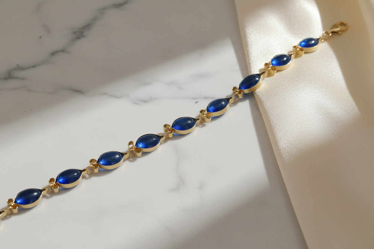 Bracelet perles Bleues acier et Laiton Doré - undefined