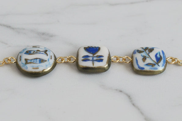 Bracelet "Odyssée Bleue" – Médaillons en Argile Polymère Peints à la Main