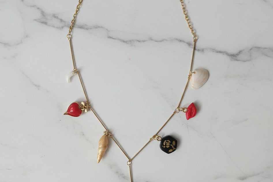 Collier "Lariat" Bohème Chic – Acier Inoxydable, Argile et Coquillages