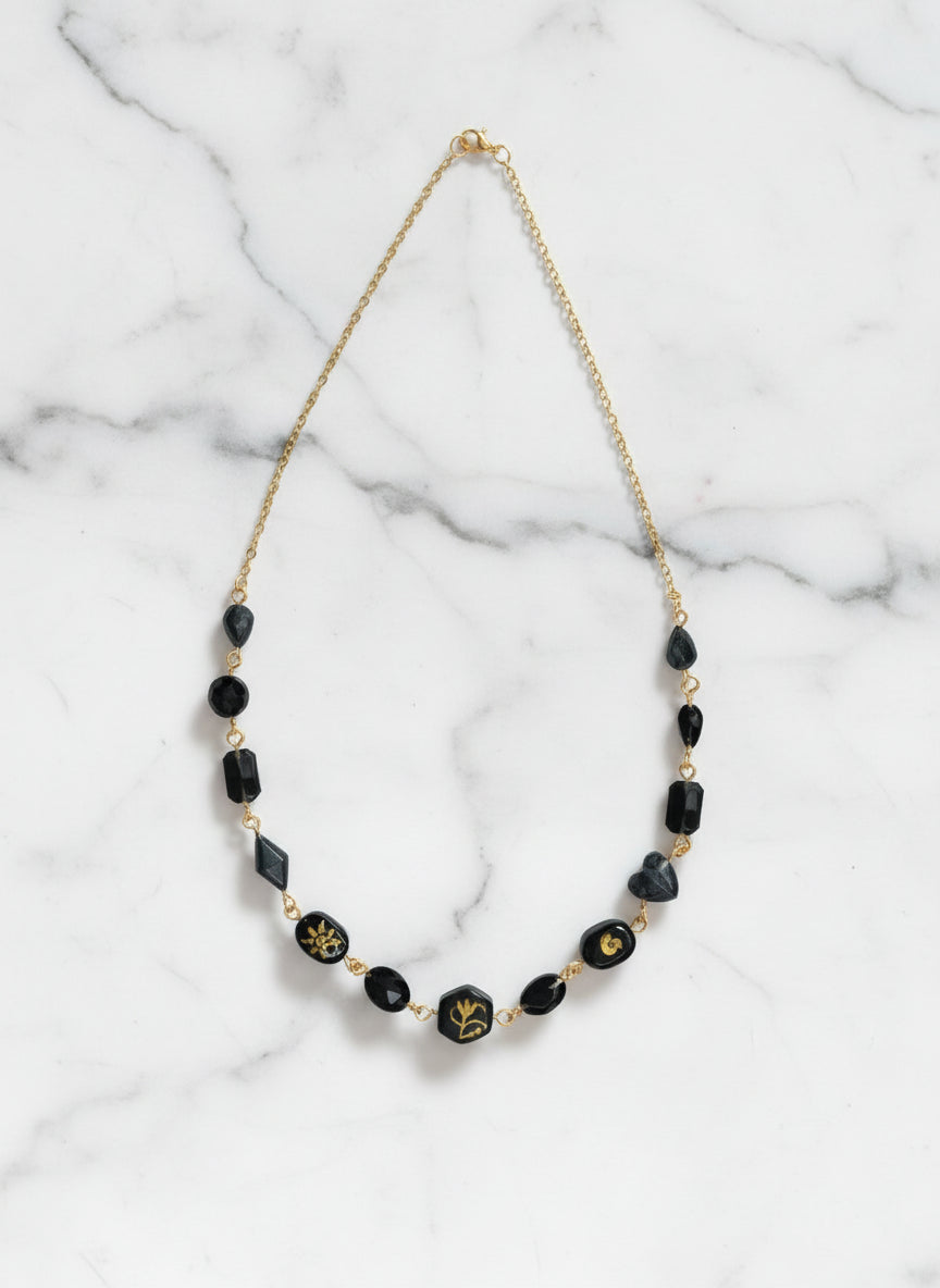 Collier Baroque Élégant en Acier inoxydable | perles noires en résine et en argile - Talis & co