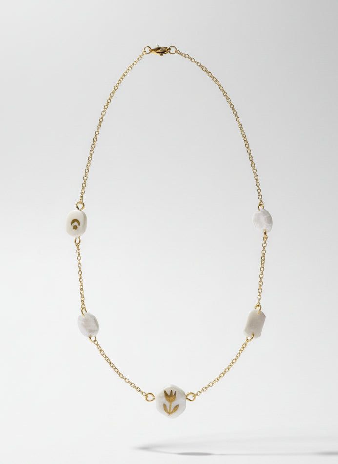 Collier moderne tendence or et blanc