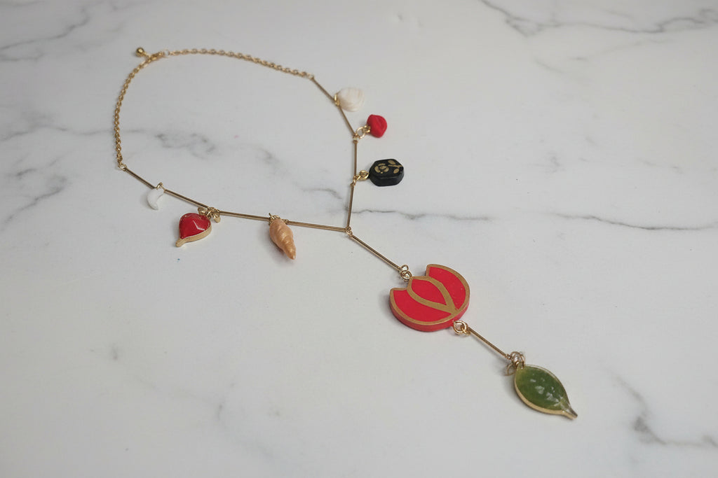 Collier "Lariat" Bohème Chic – Acier Inoxydable, Argile et Coquillages