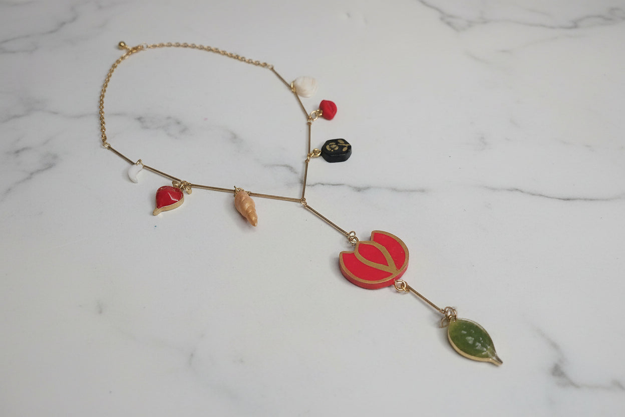 Collier "Lariat" Bohème Chic – Acier Inoxydable, Argile et Coquillages