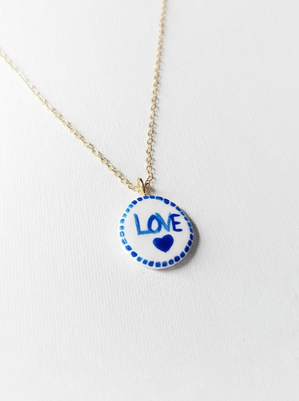 Pendentif bleu et blanc LOVE Talis&co | Argile polymère 