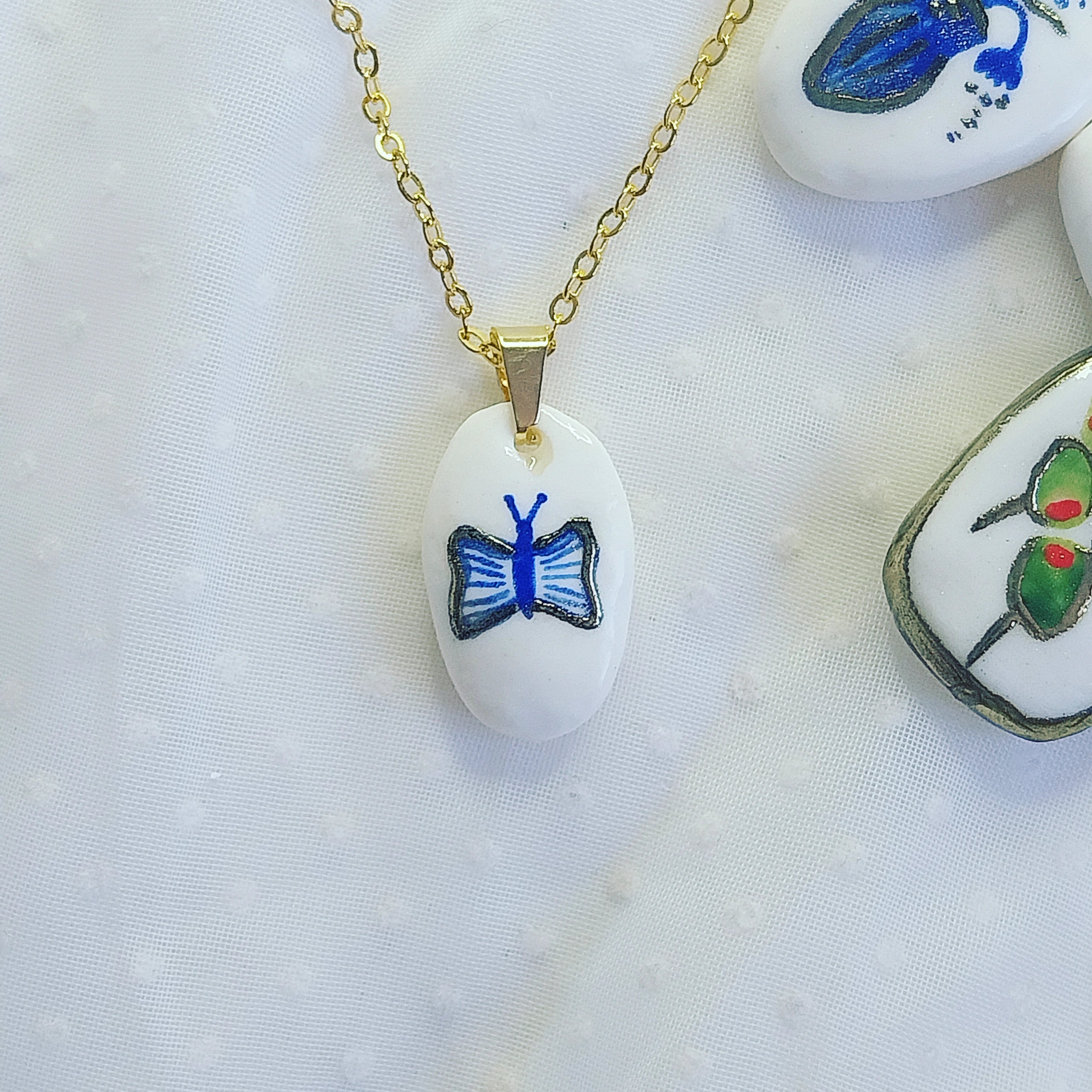 Pendentif bleu et doré papillon Talis&co - argile polymère 