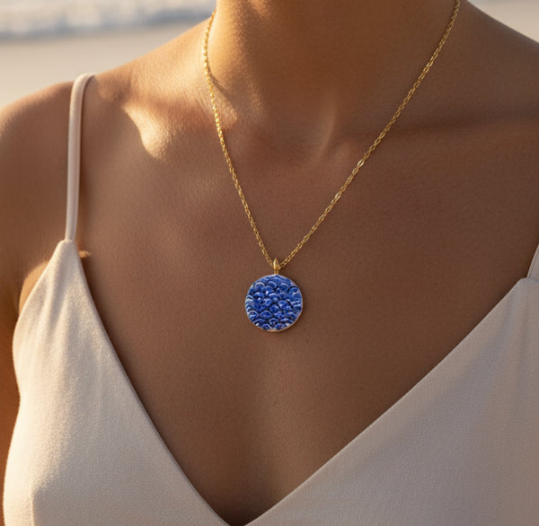 Pendentif bleu et blanc vagues Talis&co | Argile polymère 