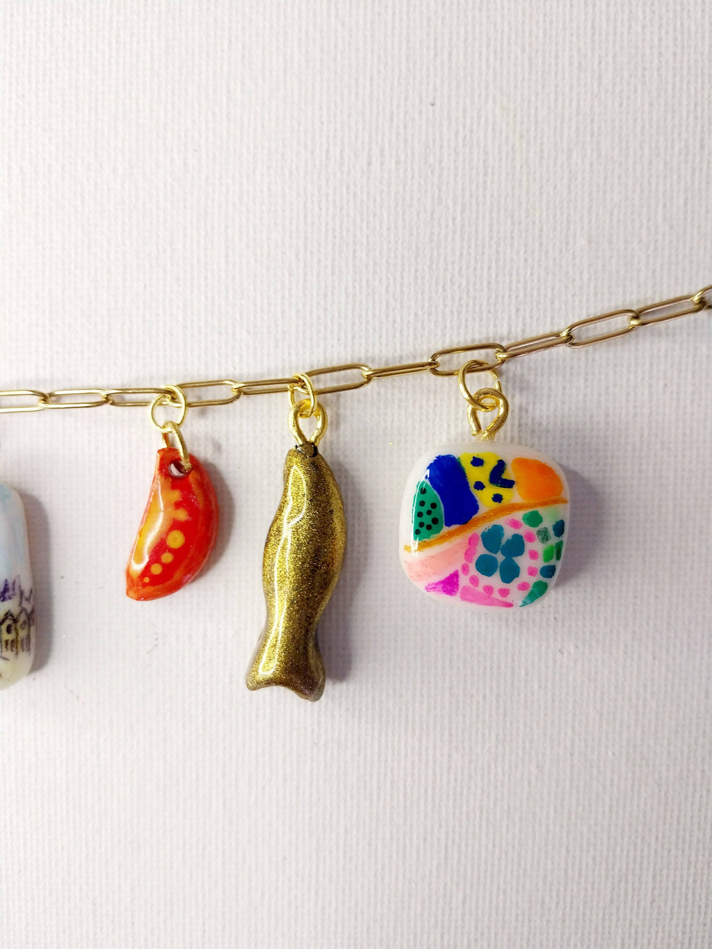 Collier personnalisé à breloques sur le thème de Barcelone