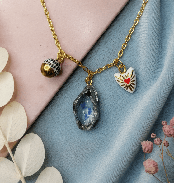 Collier Breloques Acier Inoxydable Doré et Argile Élégant