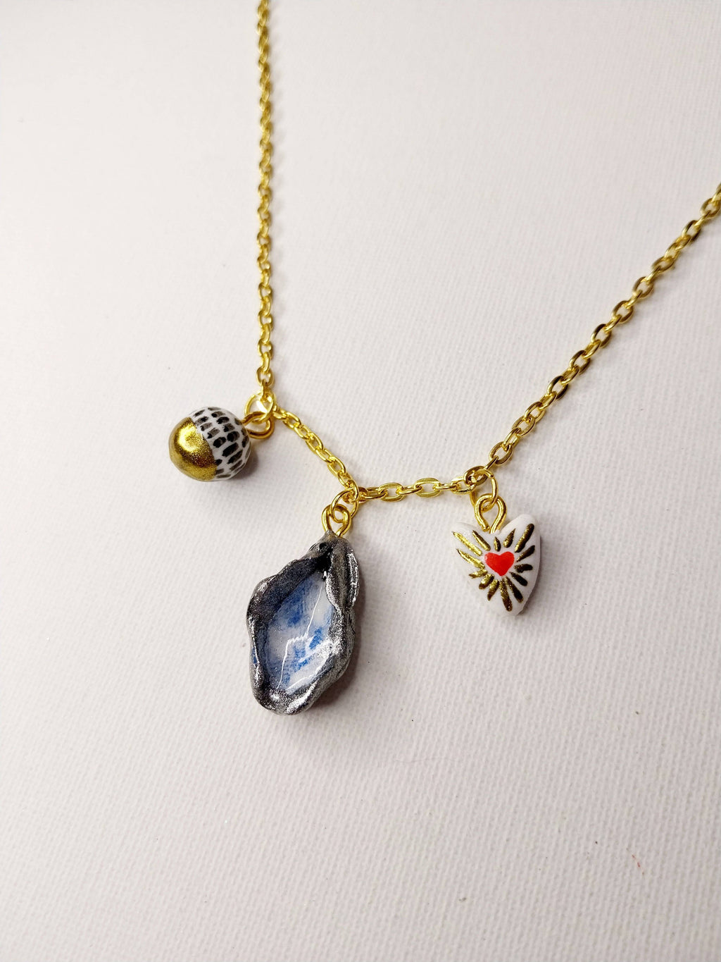 Collier Breloques Acier Inoxydable Doré et Argile Élégant