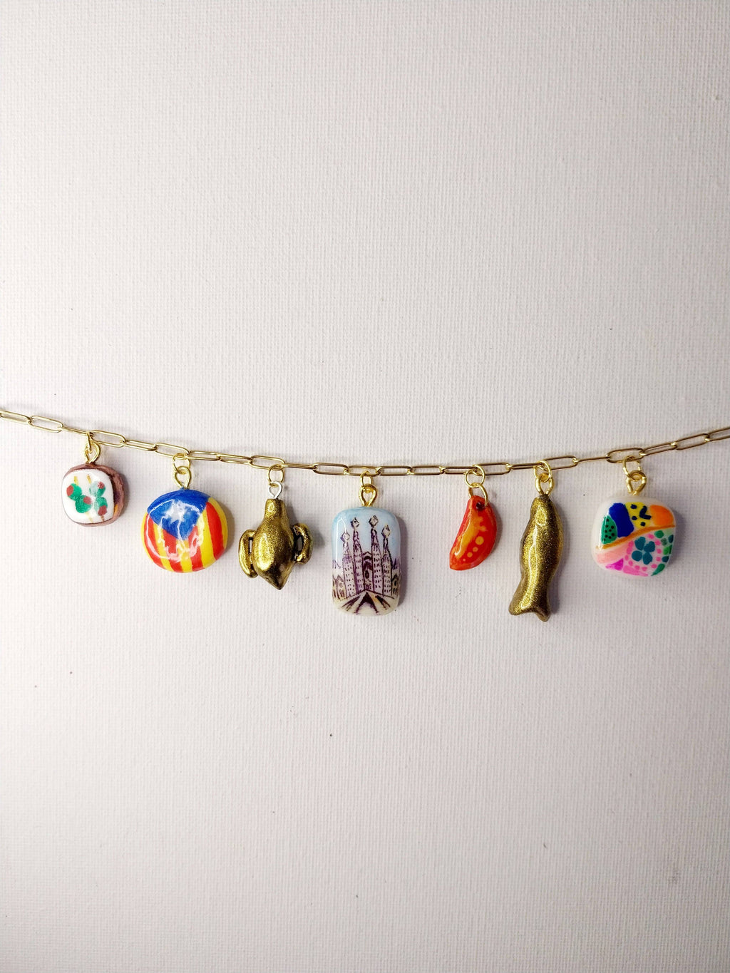 Collier personnalisé à breloques sur le thème de Barcelone