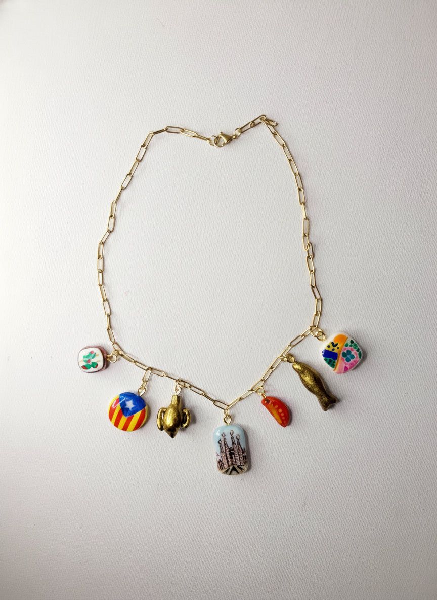 Collier personnalisé à breloques sur le thème de Barcelone