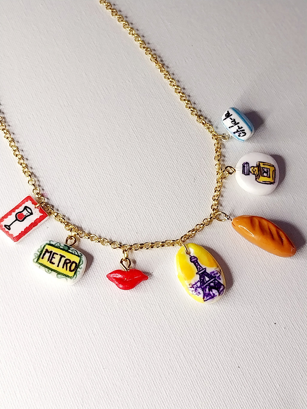 Collier à breloques inspiration voyage à PARIS Talis&co