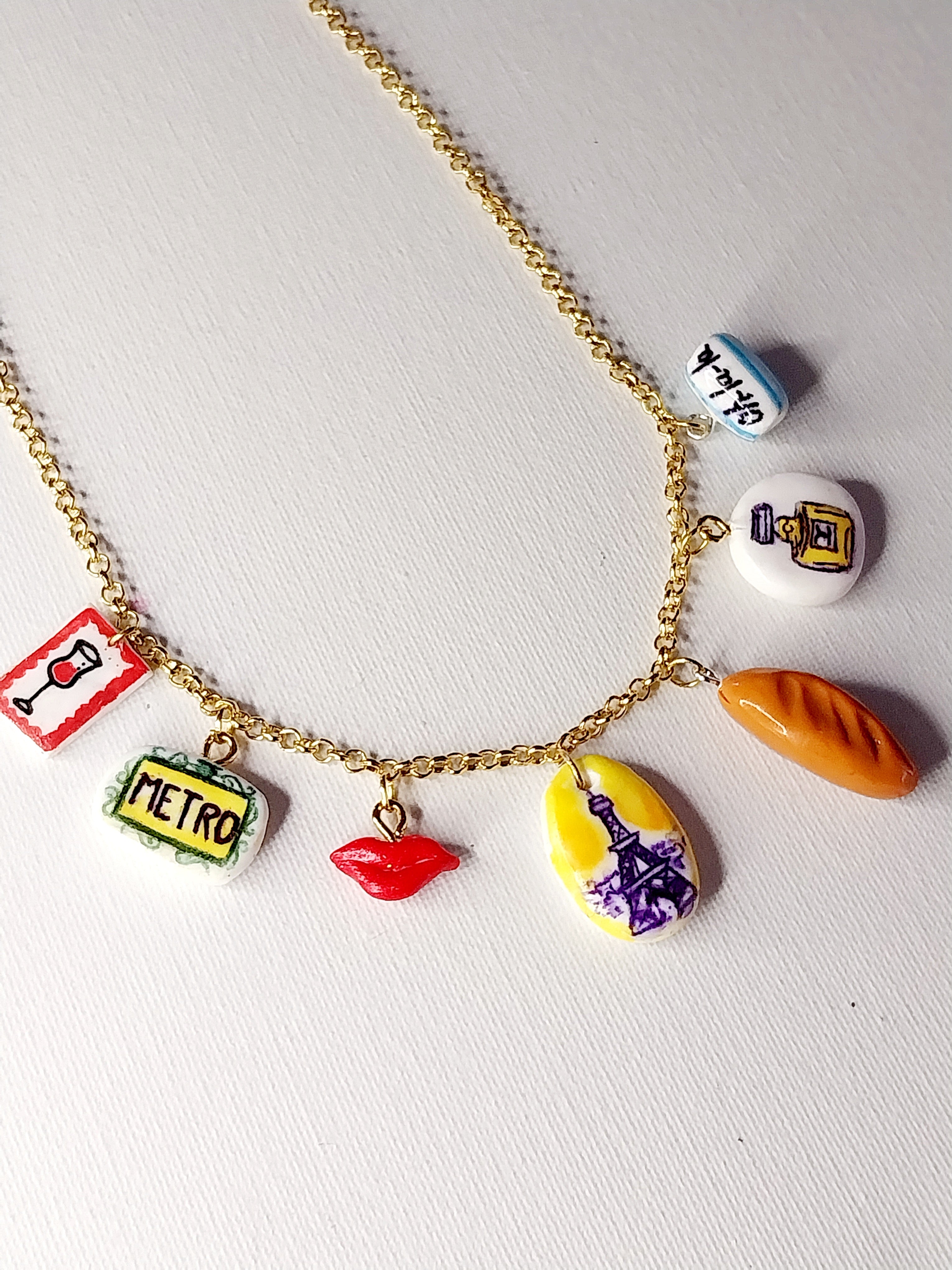 Collier à breloques inspiration voyage à PARIS Talis&co