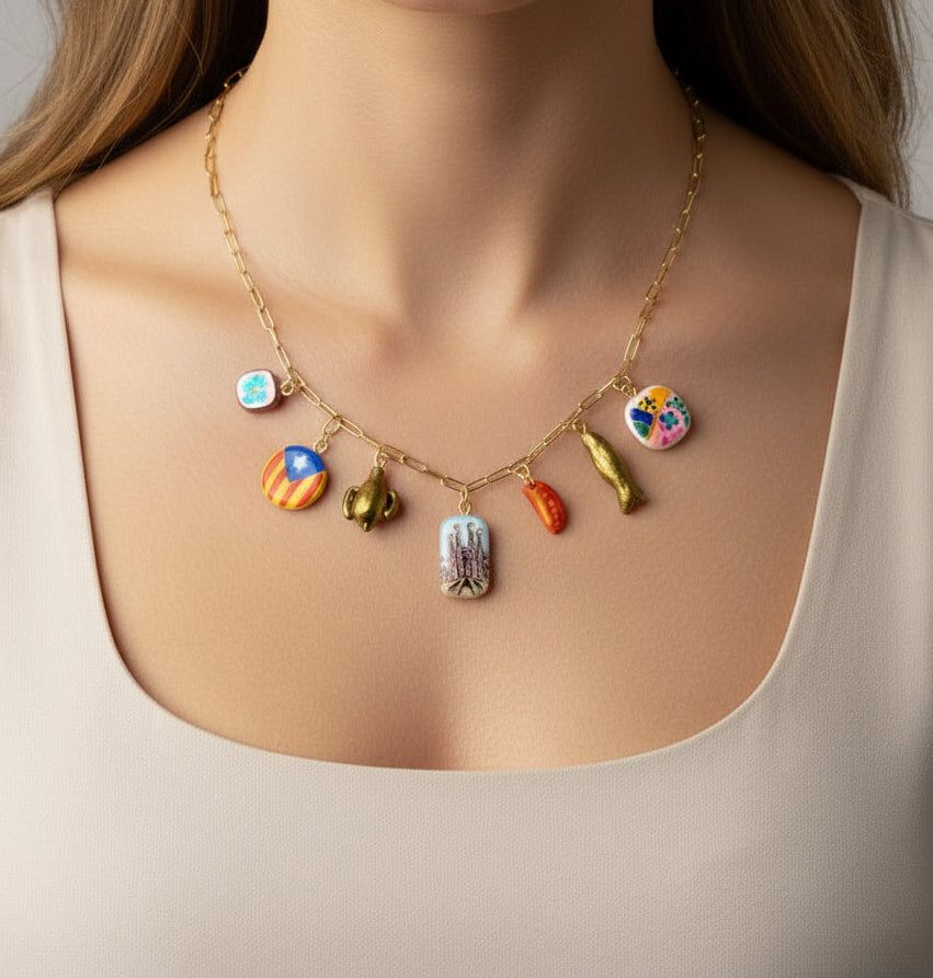 Collier personnalisé à breloques sur le thème de Barcelone