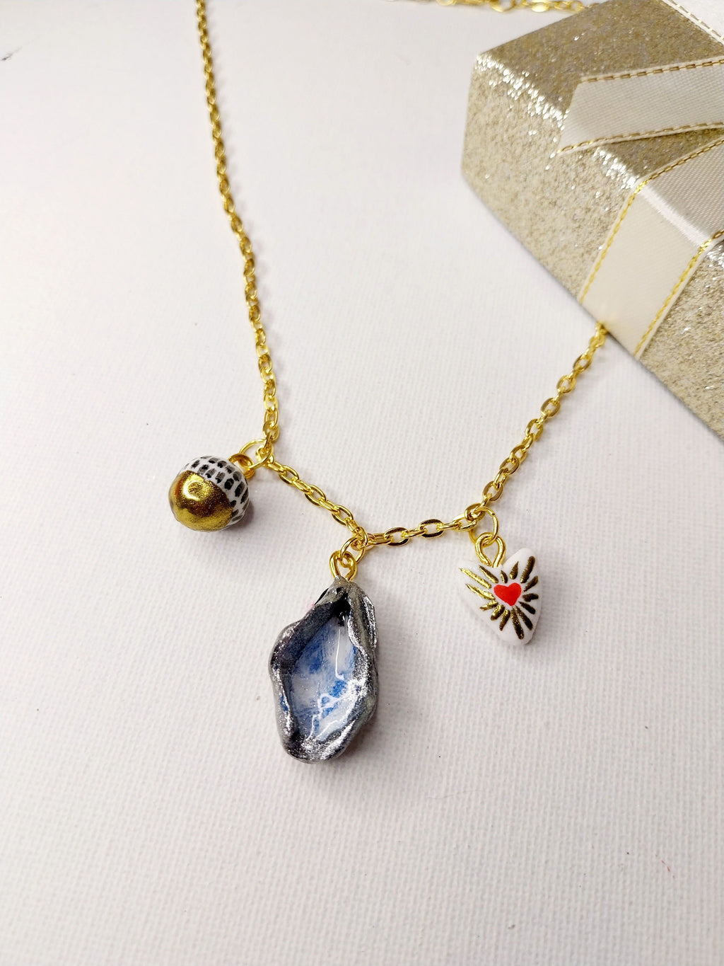 Collier Breloques Acier Inoxydable Doré et Argile Élégant