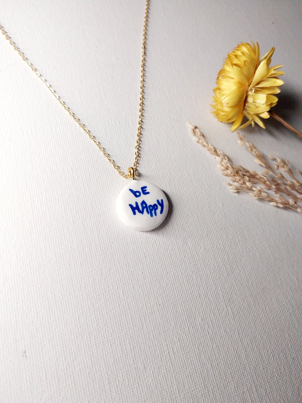 Pendentif bleu "Be happy"  Talis&co | Argile polymère 