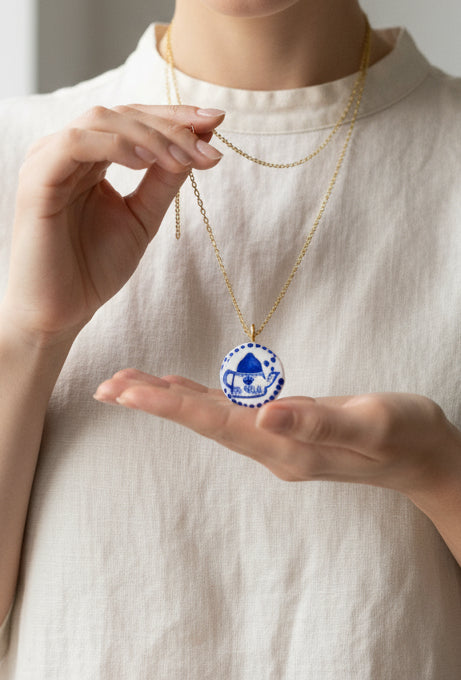 Pendentif bleu théière Talis&co | argile polymère - undefined