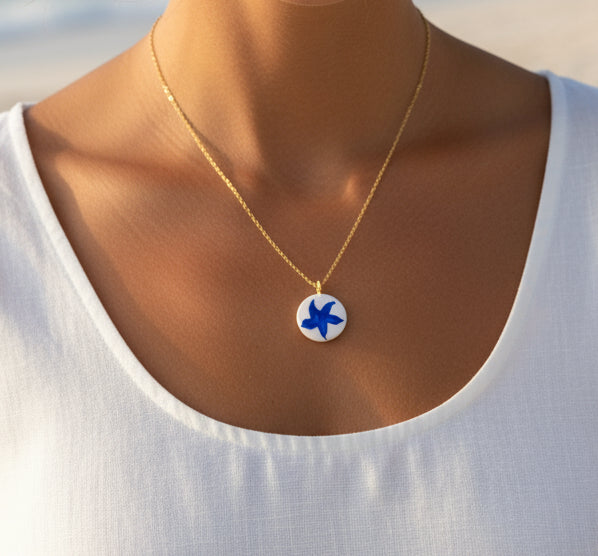 Pendentif étoile de mer bleu et blanc Talis&co en argile polymère 