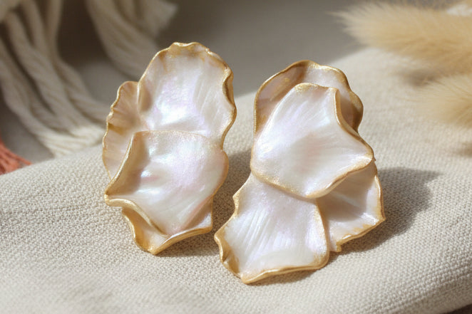 Boucles d'Oreilles Sakura - Pétales Rose et Doré | Argile polymère