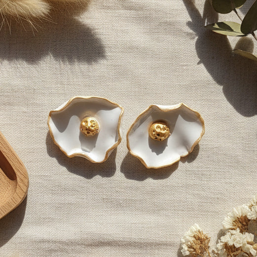 Boucles d'Oreilles Neige - Blanche et Doré | Argile polymère