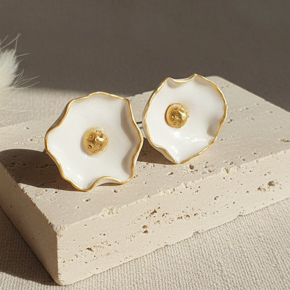 Boucles d'Oreilles Neige - Blanche et Doré | Argile polymère