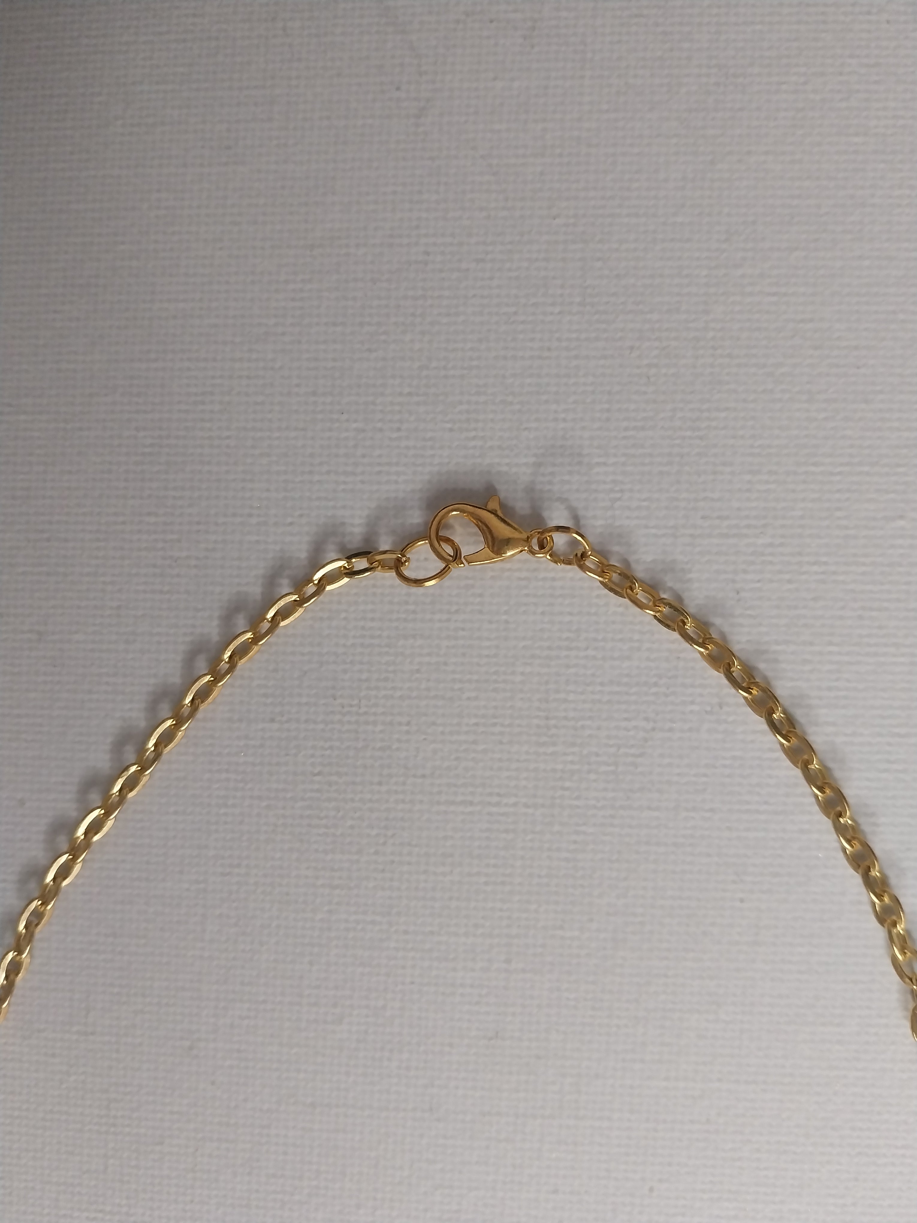 Collar "Lariat" de estilo bohemio chic: acero inoxidable, arcilla polimérica y conchas marinas. Hecho a mano.