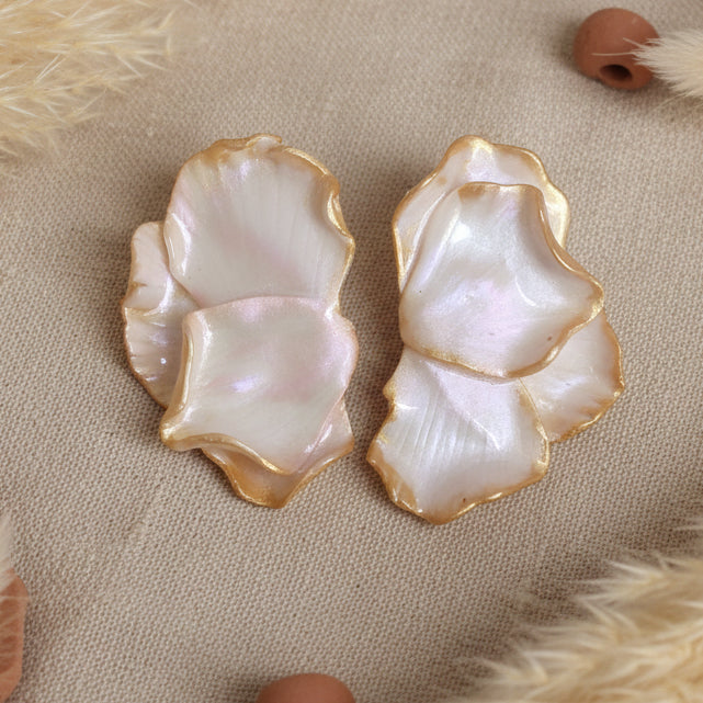 Boucles d'Oreilles Sakura - Pétales Rose et Doré | Argile polymère