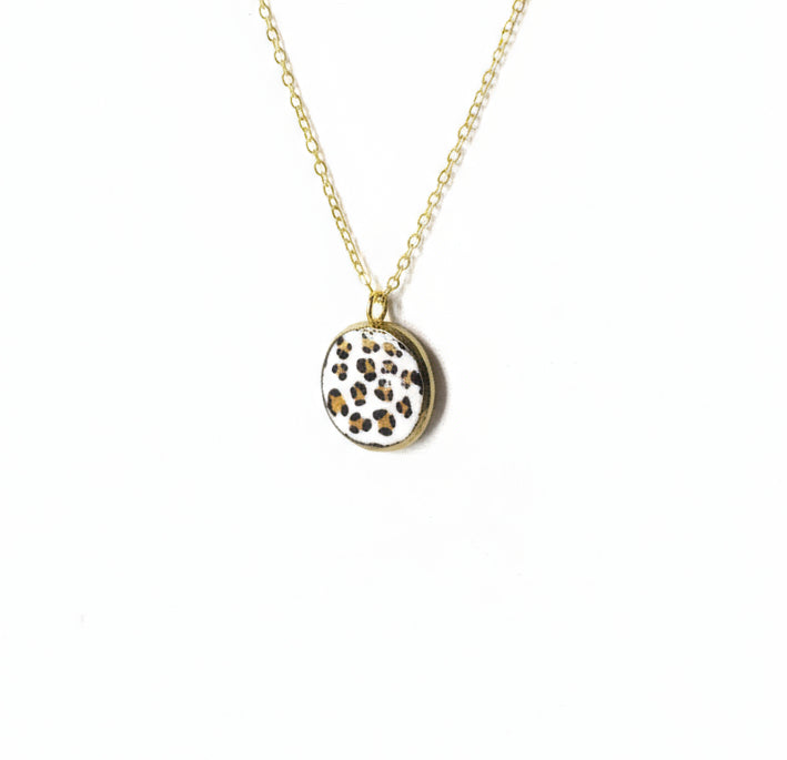 Pendentif rond motif léopard doré Talis&co